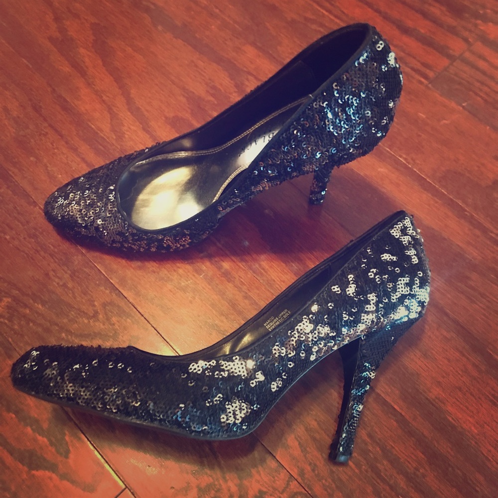 Black and silver sequins heels